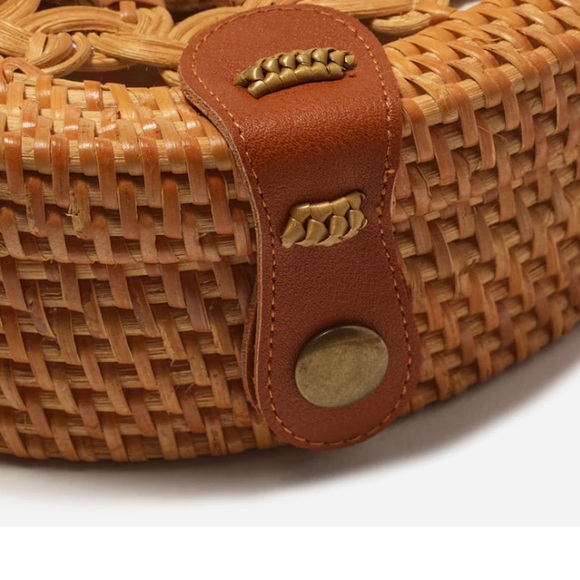 Handwoven rattan Crossbody Bag - Picture 3 of 10